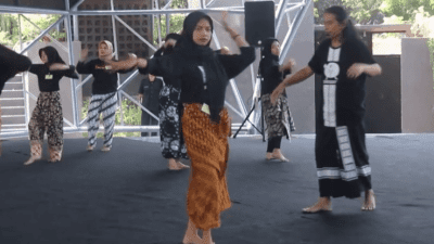 Mengisi Liburan Sekolah Anak-Anak, Yoyok Bambang Priyambodo Ajarkan Tari Gaya Semarangan Ini