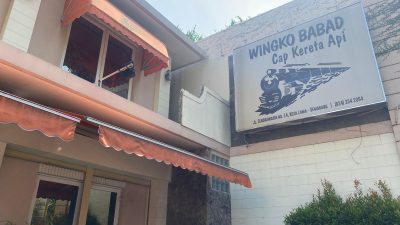 Wingko Babad Cap Kereta Api, Oleh-oleh yang Wajib Dibeli Ketika Berkunjung ke Semarang!