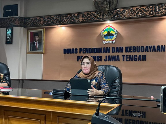 seragam sekolah | penahanan ijazah