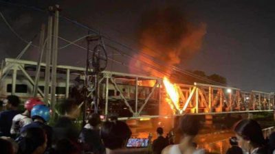 Tabrak Truk Trailer Hingga Meledak, Begini Kronologi Kecelakaan KA Brantas di Semarang