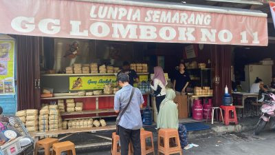 Sederhana tapi Istimewa, Loenpia Gang Lombok Berusia Ratusan Tahun, Cepet Banget Habisnya!