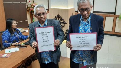 Mantan Pimpinan MWA UNS Serahkan Bukti Dugaan Korupsi ke Gibran
