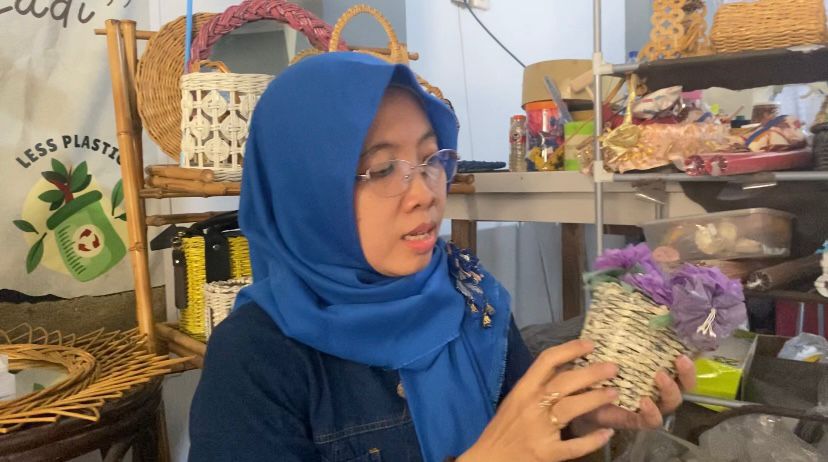 kerajinan koran bekas