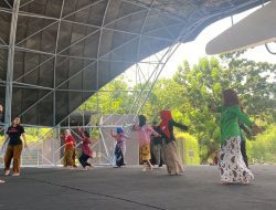 Lestarikan Budaya Indonesia, Program Ruang Kreatif Taman Indonesia Kaya Kenalkan Tari Jaipong Gandrung Bandung ke Warga Semarang