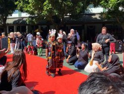 Kenalkan Budaya Daerah, Siswa SD Negeri Pekunden Ikuti Parade Khatulistiwa