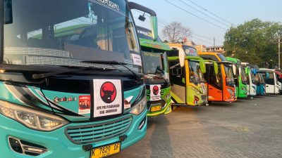 Puluhan Bus Terparkir Sejak Pagi, Ratusan Simpatisan Siap Ikuti Apel Siaga PDI Perjuangan di Stadion Jatidiri