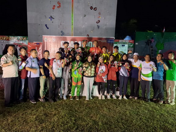 Juara Umum Panjat Tebing
