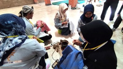 Produk Turunan Kelapa Sawit Bisa Bermanfaat Bagi UKM Kreatif Batik