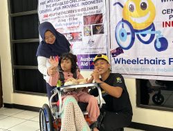 NGO Australia-Bali Gandeng Dinsos Jateng, Bagikan 340 Kursi Roda Gratis ke Pengidap Cerebral Palsy