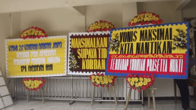 Kirim Karangan Bunga ke PN Semarang, Korban Arisan Online Dukung Hakim Maksimalkan Hukuman Terdakwa