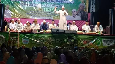 Rayakan Puncak HUT RI ke-78, Lurah di Blora Ini Gelar Kunden Bersholawat Bersama Para Habib dan Kiai