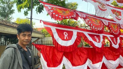 Raup Untung dari Momen 17 Agustusan, Penjual Atribut Merah-Putih Mulai Buka Lapak di Pinggir Jalan