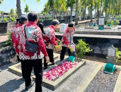 Ziarah Tabur Bunga di Taman Makam Pahlawan Giri Tunggal, Eks Napi Teroris Sesali Kejahatan di Masa Lalu