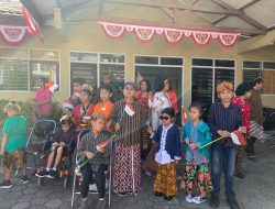 Tak Kenal Keterbatasan di Momen Kemerdekaan, Siswa SLB dan Lansia Ikuti Upacara HUT RI ke-78
