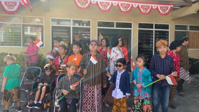 Tak Kenal Keterbatasan di Momen Kemerdekaan, Siswa SLB dan Lansia Ikuti Upacara HUT RI ke-78