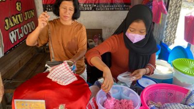 Hangatnya Jamu Jun Wiyojo, Tekstur Unik Seperti Bubur Lho