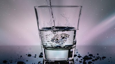 Lakukan Secara Rutin! Begini Ternyata Manfaat Minum Air Hangat Saat Buka Puasa