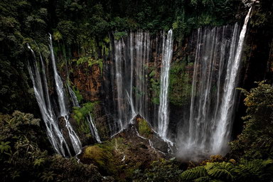 ilustrasi air terjun