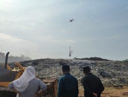 Helikopter Water Bombing Dikerahkan Atasi Bara Api di TPA Jatibarang