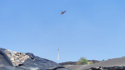 Tinggal 6 Titik Api, Ita Terus Pantau Proses Water Bomb Pemadaman Kebakaran di TPA Jatibarang