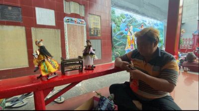 Dalang Wayang Potehi Bertahan di Tengah Gempuran Zaman, Gandeng Komunitas Barongsai hingga Anak Sekolah