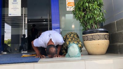 Tabungannya di BPR KRI Dijamin LPS, Dasuki dan Sutinih Sujud Syukur