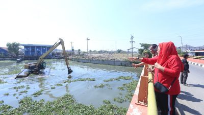Mendadak Sidak Kali Banger, Mbak Ita Fokuskan Pengerukan Sedimentasi Cegah Banjir di Semarang