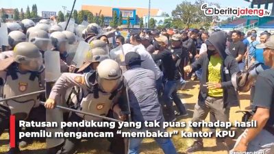 Video Massa Ancam “Bakar” Kantor KPU, Ratusan Aparat Dikerahkan