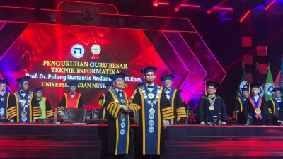 Dalami Artificial Intelligence, Profesor dari Udinus Ini Dikukuhkan Jadi Guru Besar TI Pertama di Jateng