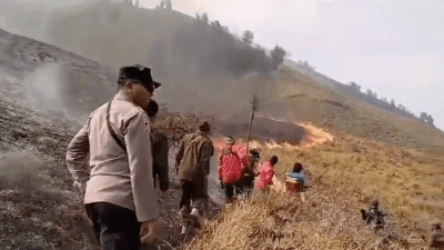 Gegara Prewedding, Savana Gunung Bromo Kebakaran