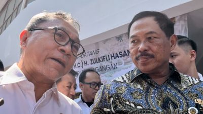 Blusukan ke Pasar Johar Semarang, Zulkifli Hasan: Harganya Terlalu Murah Pak Gub