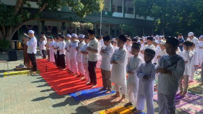 Musim Kemarau, Puluhan Siswa di Semarang Sholat Minta Hujan