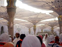 Aksi Jamaah Umroh Asal Indonesia Jadi Sorotan, Lakukan Zikir Ini
