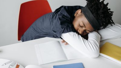 Enaknya! SD di Sidoarjo Adakan Pelajaran Tidur, Siswa Wajib Istirahat