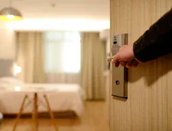 Hotel Ramadan | Efisiensi Hotel | Kades Pati | Kos Bebas | ilustrasi kamar hotel | rumah produksi film dewasa | Hotel Kota Semarang