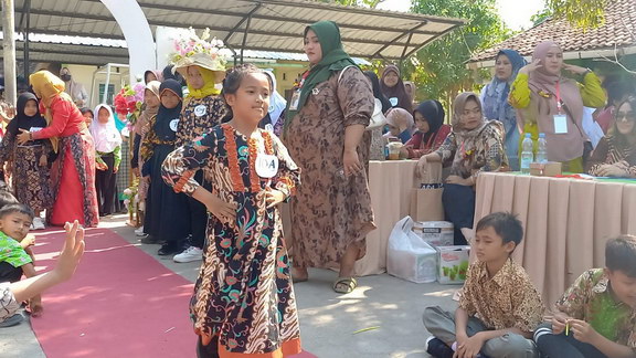 Fashion Week Batik Casual