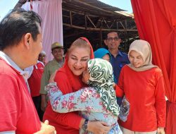 Mujiyanti Nangis Sambil Memeluk Mbak Ita, Senang Kampungnya Dapat Bantuan Pamsimas