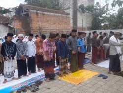 Santri sholat Istisqa