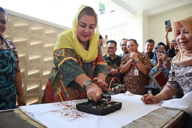 Batik Pewarna Alam