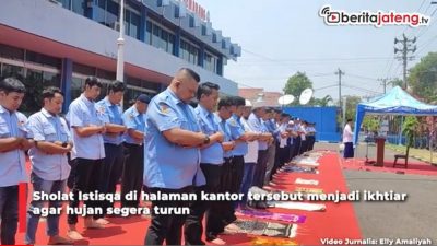Video Kekeringan Panjang, Karyawan PDAM Tirta Moedal Semarang Gelar Sholat Istisqa