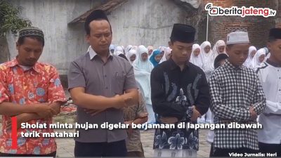 Video Ratusan Santri Gelar Sholat Istisqa