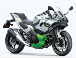 Punya Sistem Gigi Manual dan Otomatis, Begini Spesifikasi Kawasaki Ninja 7 Hybrid
