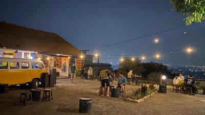 Hidden Gem Anak Skena Kota Semarang, Minum Kopi di Kedai Rumah Eyang Bisa Sekalian Lihat City Light