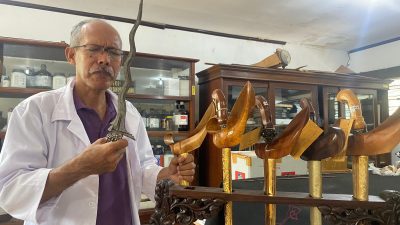 Tidak Ada Hubungannya dengan Klenik, Begini Prosesi Pencucian Keris Koleksi Museum Ranggawarsita