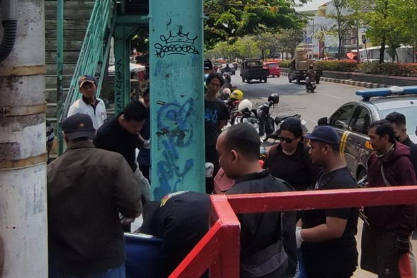 pria tanpa identitas