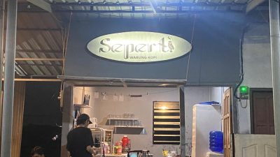 Usung Konsep Vintage Gabungan Kafe dan Angkringan, Begini Sensasi Nongkrong ala Pinggir Kota di Seperti Warung Kopi