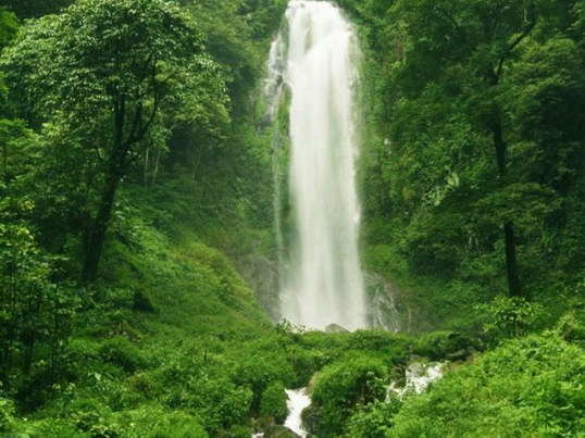 Wisata Curug Lawe