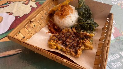 Mencicipi ‘Sepiring Nasi Telur’, Kuliner Viral Jogja yang Baru Buka di Semarang
