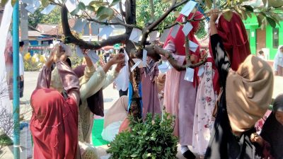 Melatih Berbagi, SD Negeri Tugurejo 2 Ajak Siswa Bersedekah Melalui Pohon Infak