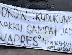 Kritik 9 Tahun Kepemimpinan Jokowi, Ratusan Mahasiswa Semarang Sindir ‘Mahkamah Keluarga’